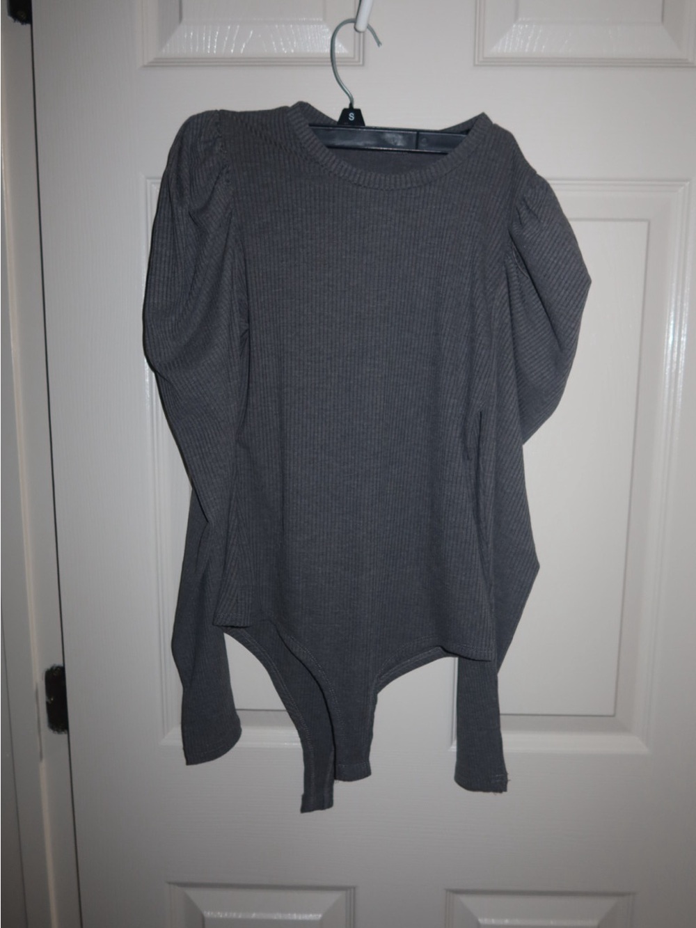 Gray Ribbed Long-Sleeve Bodysuit with Puff Shoulders